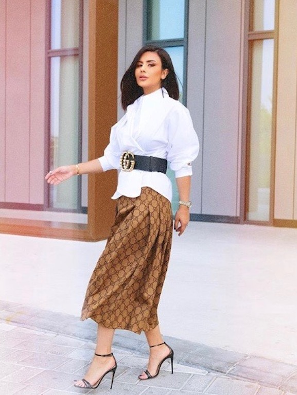 ديما الأسدي في تنسيق أنيق في تنورة من غوتشي