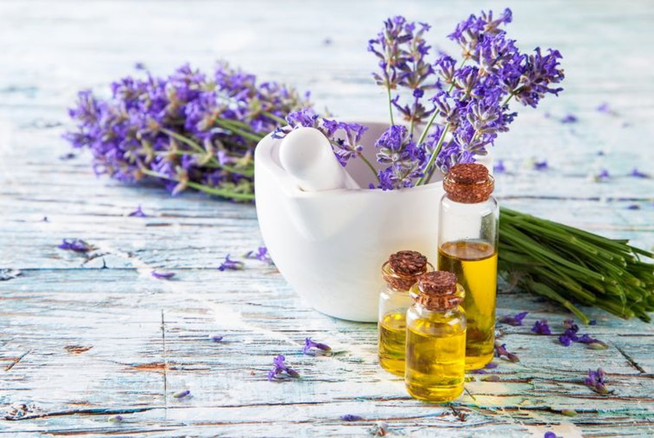 زبدة الشيا والزيوت الطبيعية