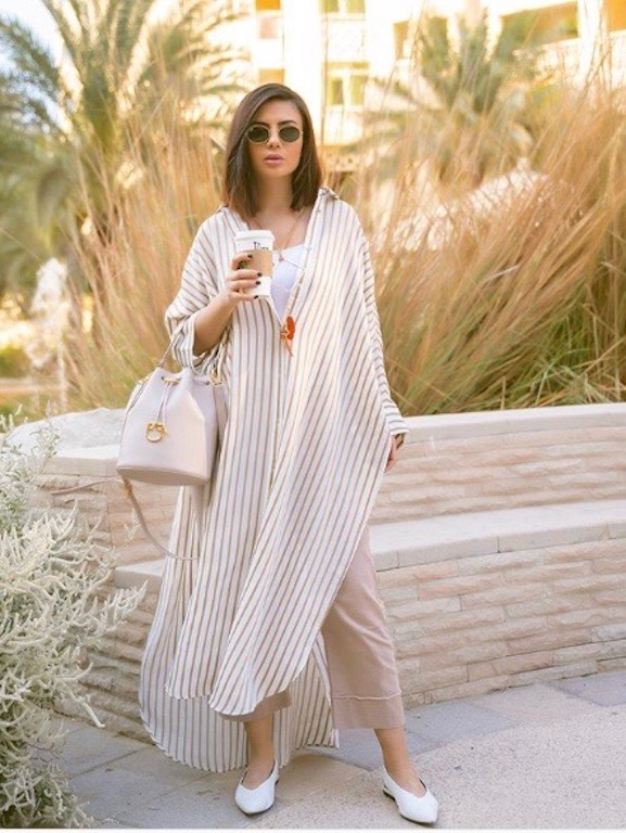 لوك كاجوال نسقته ديما الأسدي في الجلابية