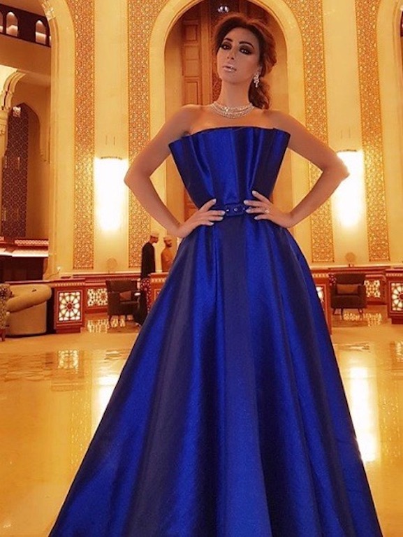  ميريام فارس في فستان أزرق في أحدث اطلالاتها