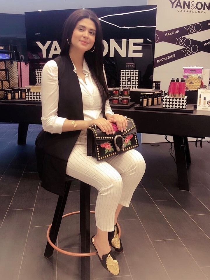 ​  تنسيق أنيق أثناء الحمل اعتمدته سلمى رشيد