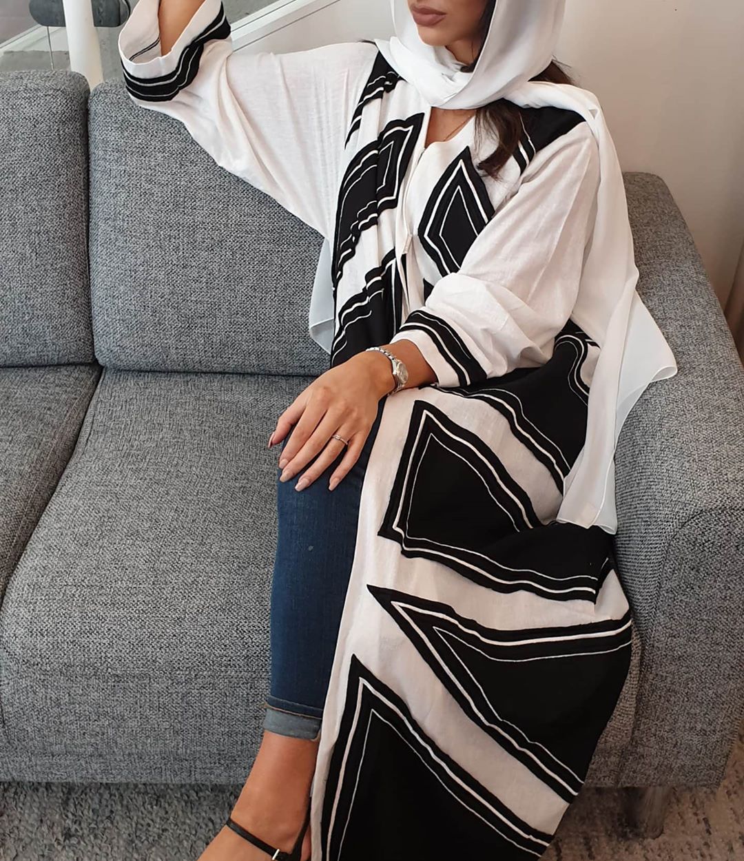 عباية مونوكروم من Adore Boutique
