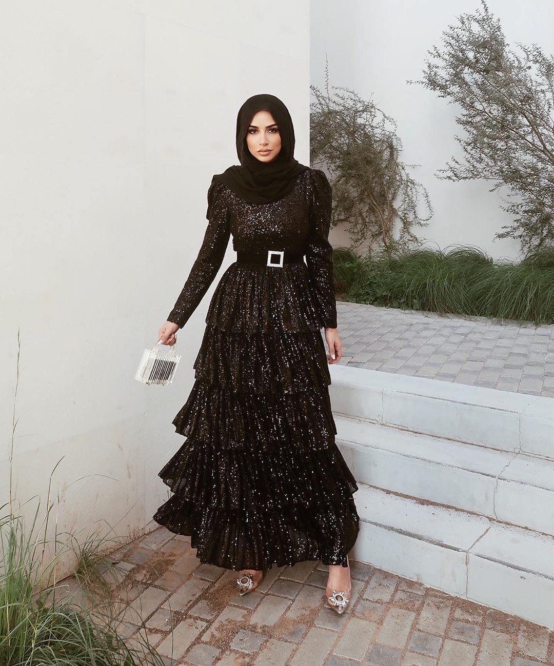 فستان أسود ترتر طبقات للمحجبات