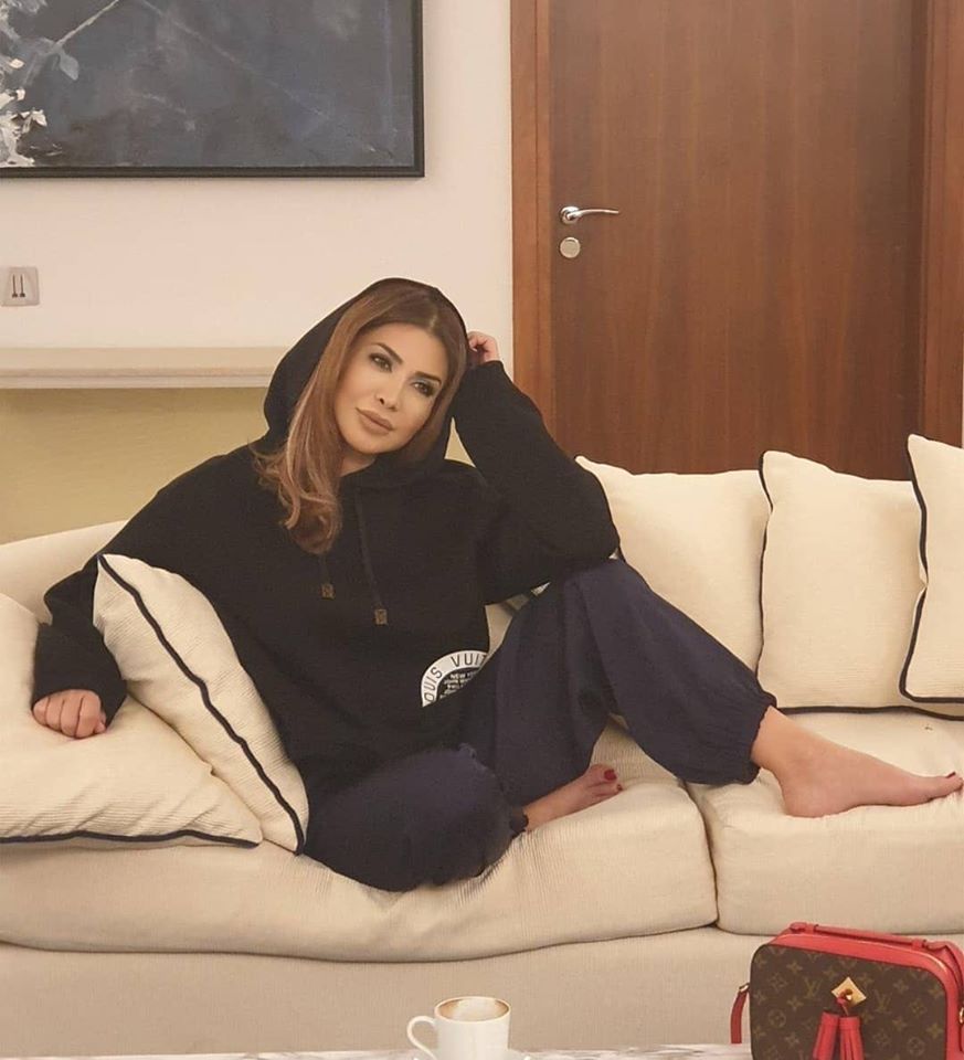بيجاما منزلية اعتمدتها نوال الزغبي لاطلالة مريحة