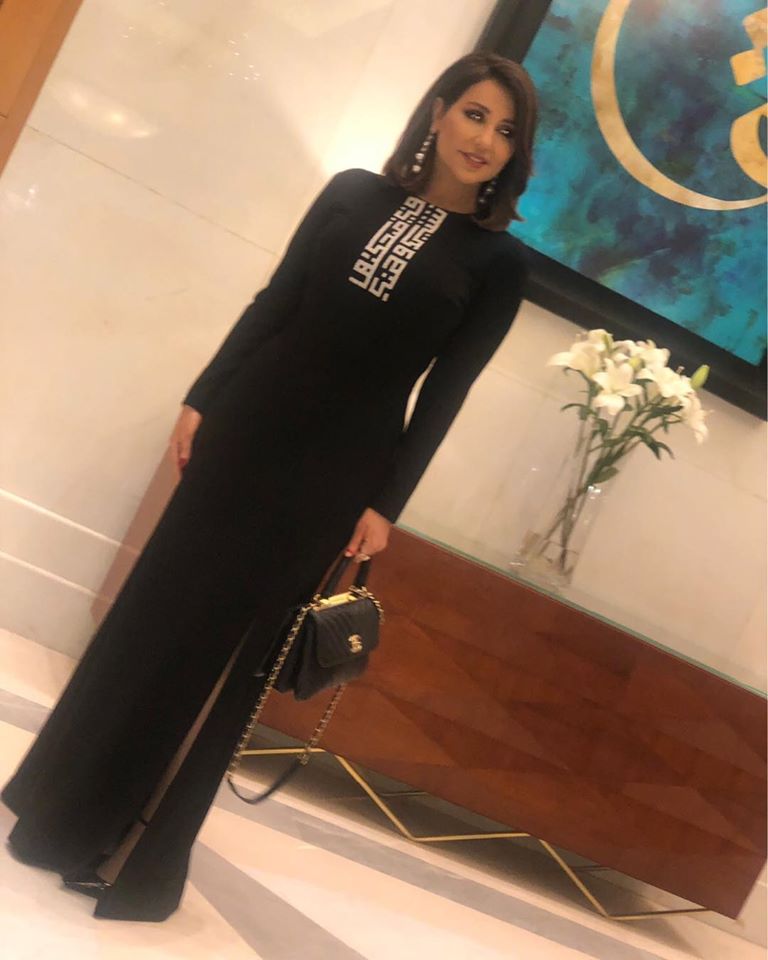 جلابية باللون الأسود تألقت بها رابعة الزيات