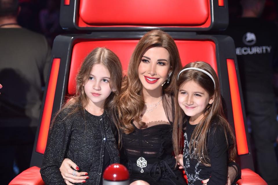 الأسود كان خيار نانسي لها ولبناتها