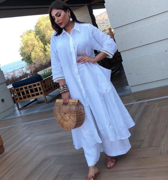أمل العوضي في لوك شرقي باللون الأبيض
