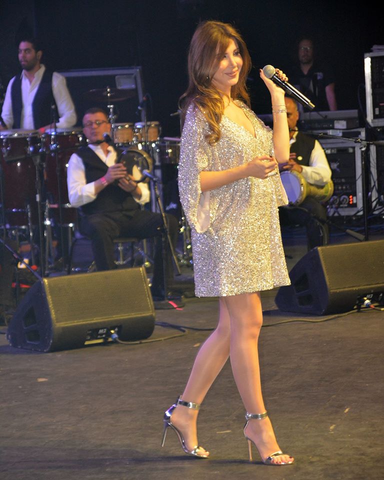 نانسي عجرم في فستان سهرة للحمل
