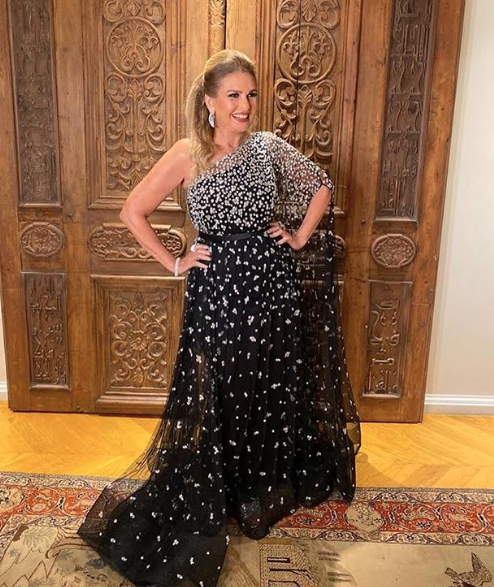 يسرا في فستان من لابورجوازي