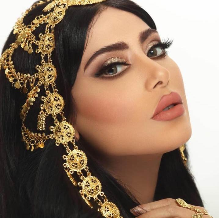 اكسسوارت الشعر في إطلالة شيلاء سبت