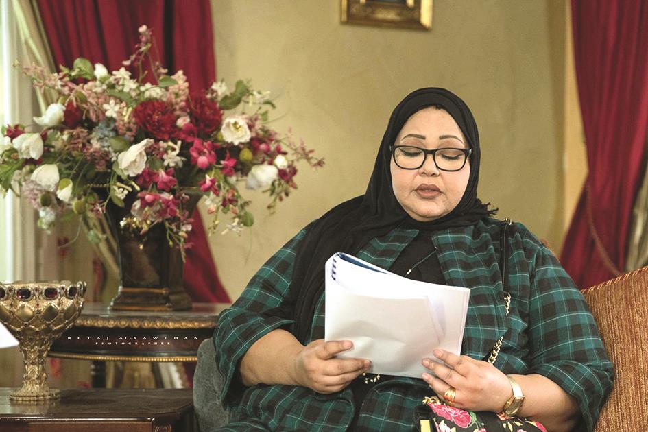 قبل دخولها المسرح تقرأ المعوذات..لاعتبارها حب وثقة الجمهور يستحق مزيد من التقدير والجهد