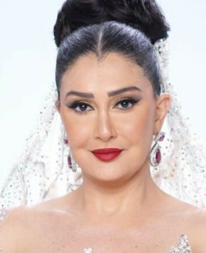 غادة عبد الرازق بالطرحة