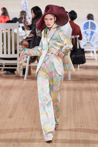 بدلة باستيلية اللون من مارك جايكوبس Marc Jacobs