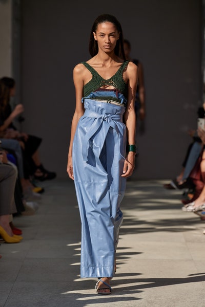 بنطلون بتصميم واسع وخصر عالي من سلفاتوري فيراغامو Salvatore Ferragamo