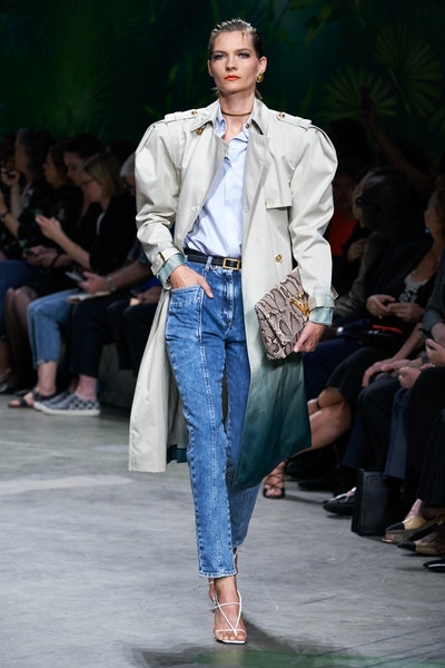 بنطلون الجينز ضمن عرض فرساتشي Versace