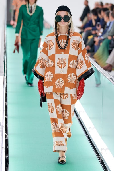 بنطلون ملون بنقشات الأصداف الصيفية من غوتشي Gucci