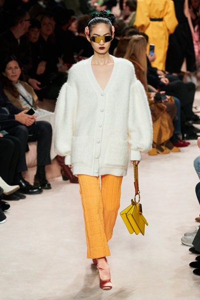 بنطلون قصير باللون الأصفر من فندي Fendi