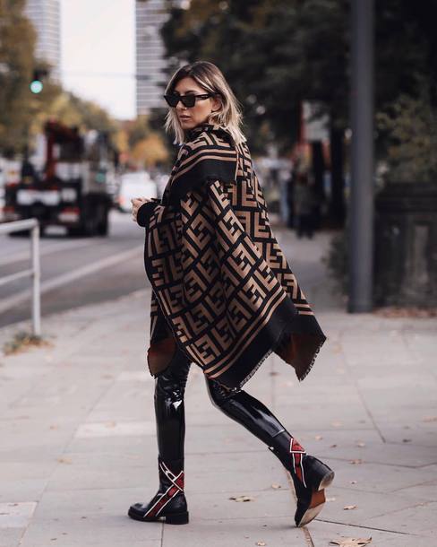 بونشو Poncho من فيندي Fendi