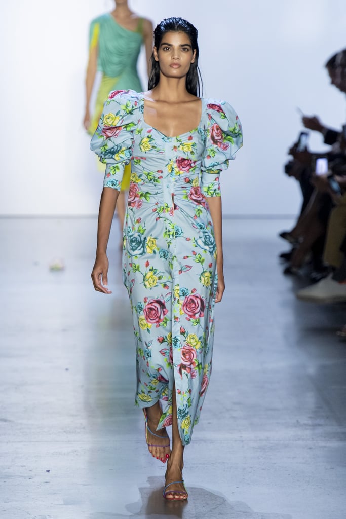 فستان بأكمام منفوخة وطبعات الورود من برابال غورونغ Prabal Gurung