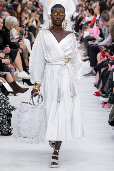 فستان باللون الأبيض كاجوال أنيق من فالنتينو Valentino