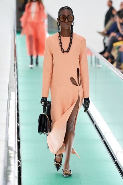 فستان بلون مرجاني من غوتشي Gucci