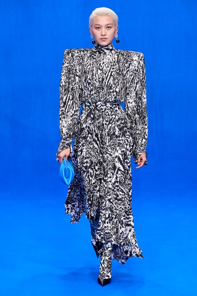 فستان بنقشات الحيوانات من بالنسياغا Balenciaga لربيع 2020
