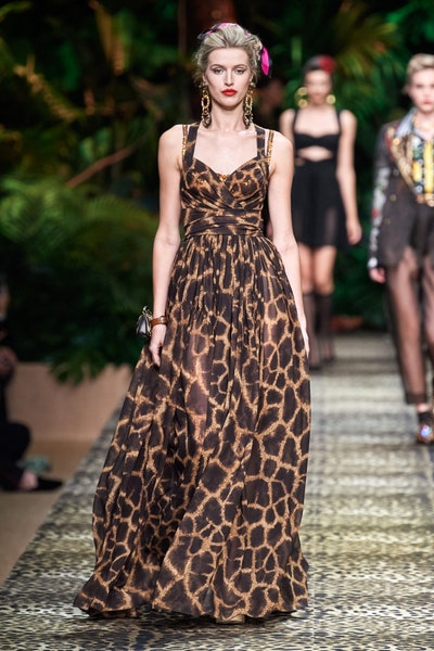 فستان بطبعات الفهد من دولتشي اند غابانا Dolce&Gabbana.jpg
