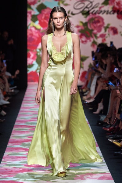 فستان من الساتان الراقي من بلومارين Blumarine