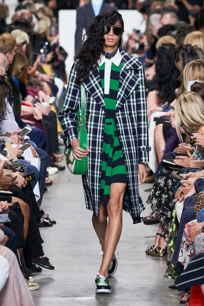 فستان مقلم رياضي بأسلوب بولو من مايكل كورس Michael Kors