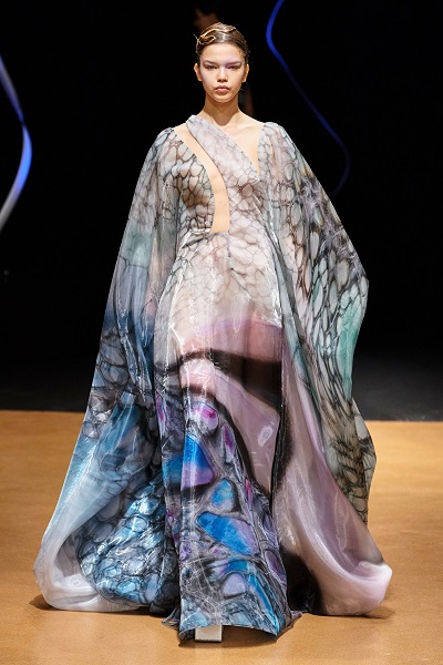 فستان سهرة بلون الباستيل من ايرس فان هربن Iris Van Herpen
