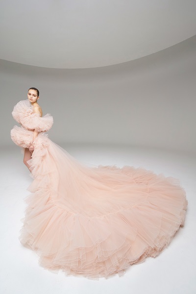 فستان سهرة من جمباتيستا فالي Giambattista Valli بلون الباستيل الناعم
