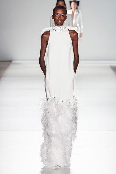 فستان سهرة من الريش من رالف اند روسو Ralph&Russo