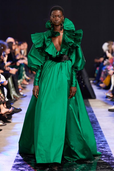 فستان سهرة من التفته الأخضر والكشاكش من إيلي صعب Elie Saab