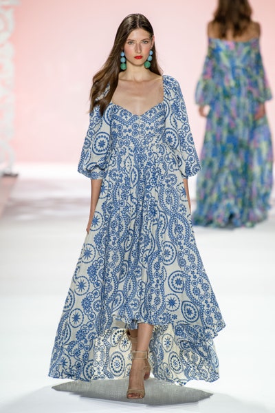 فستان واسع من بادغلي ميشكا Badgley Mischka