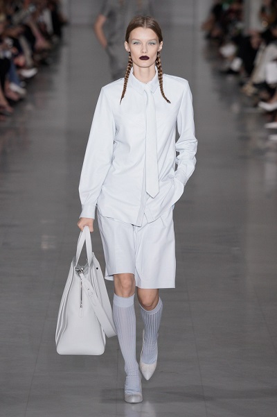 حقيبة كبيرة باللون الأبيض من ماكس مارا Max Mara
