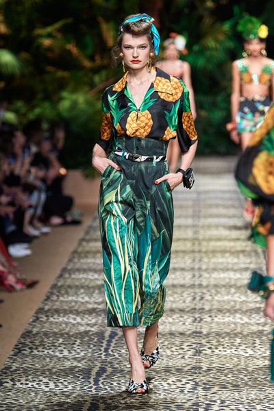 حقيبة مايكرو بتصميم سوار من الجلد وطبعات الفهد من دولتشي اند غابانا Dolce&Gabbana