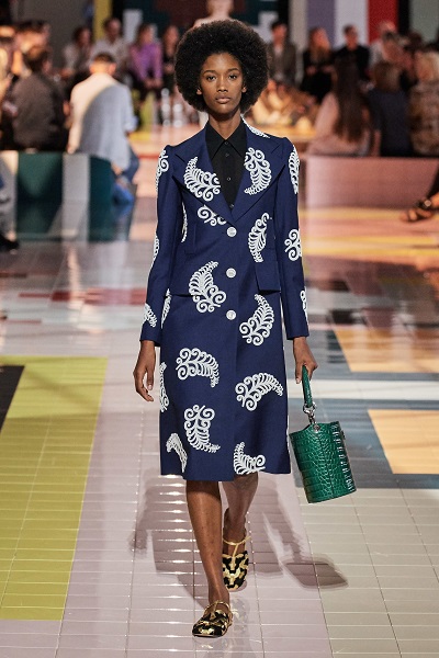 جاكيت بطبعات أوراق الشجر من برادا Prada
