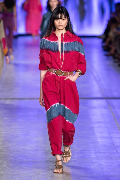 جمبسوت باللون الفوشيا من ألبيرتا فيريتي Alberta Ferretti