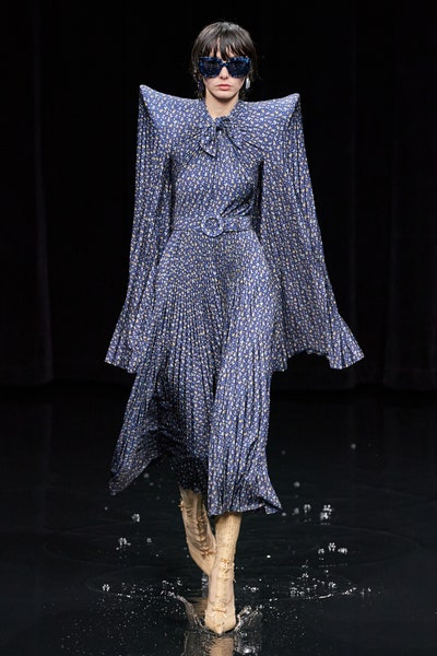 جمبسوت بطبعات الورود من بالنسياغا Balenciaga