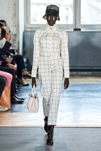 جمبسوت كارو ناعم من جمباتيستا فالي Giambattista Valli