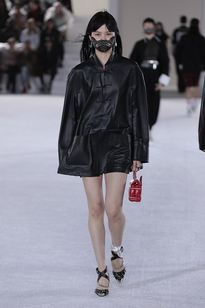 البرقع من أليكساندر وانغ Alexander Wang