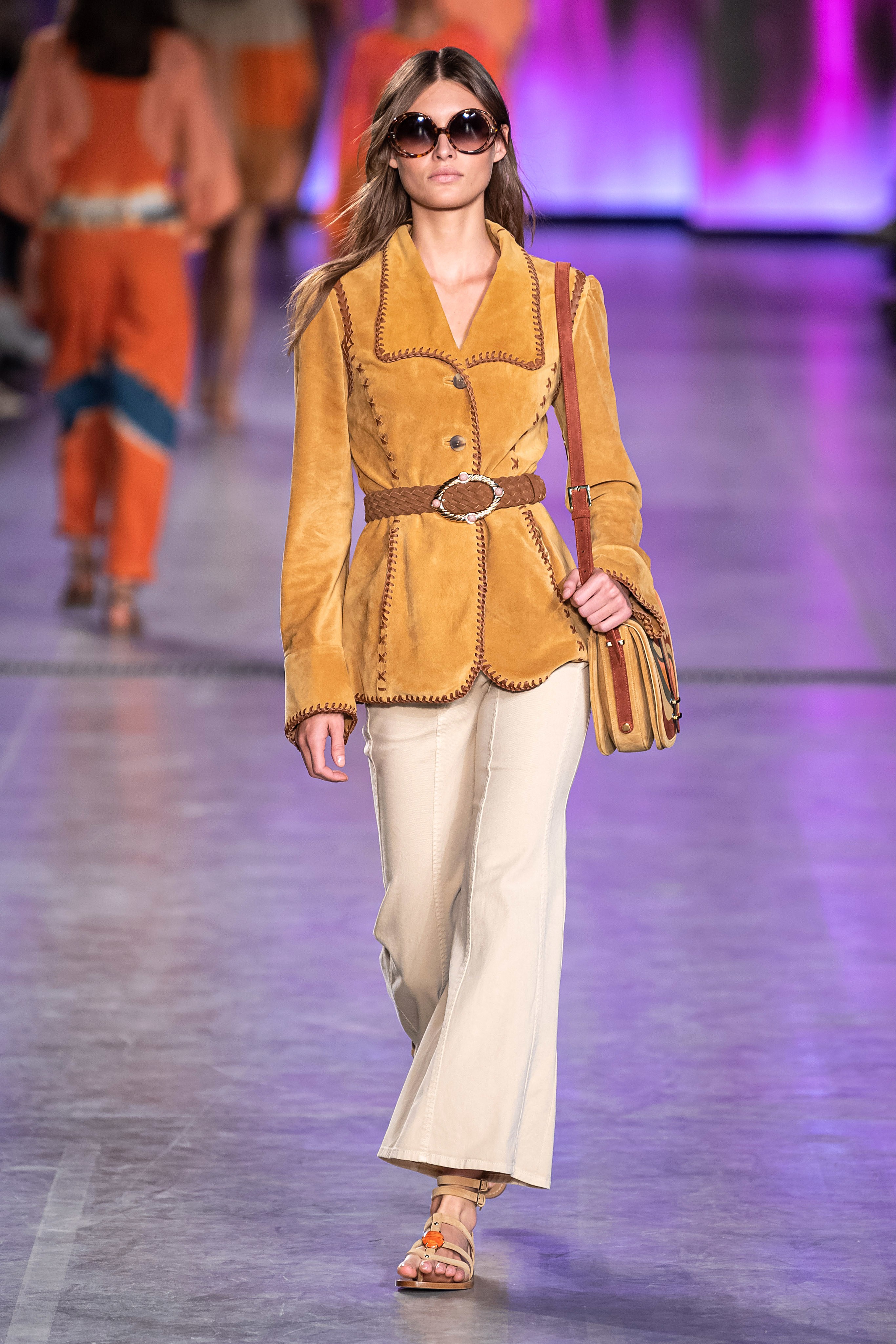 الكاميل على منصة ألبيرتا فيريتي Alberta Ferretti