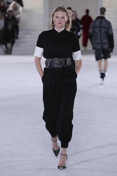 الحزام العريض لدى أليكساندر وانغ Alexander Wang