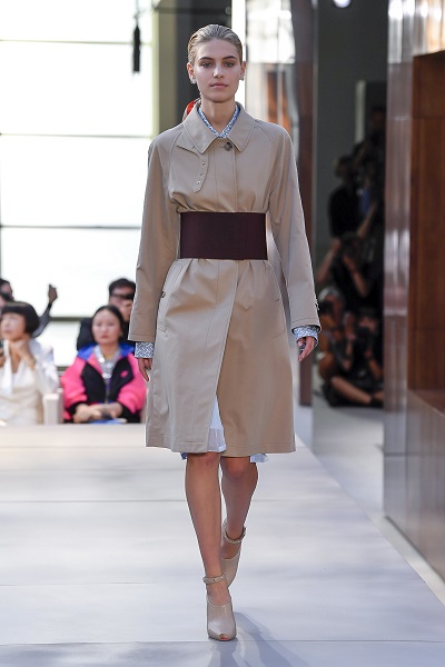 الحزام العريض من بربري Burberry