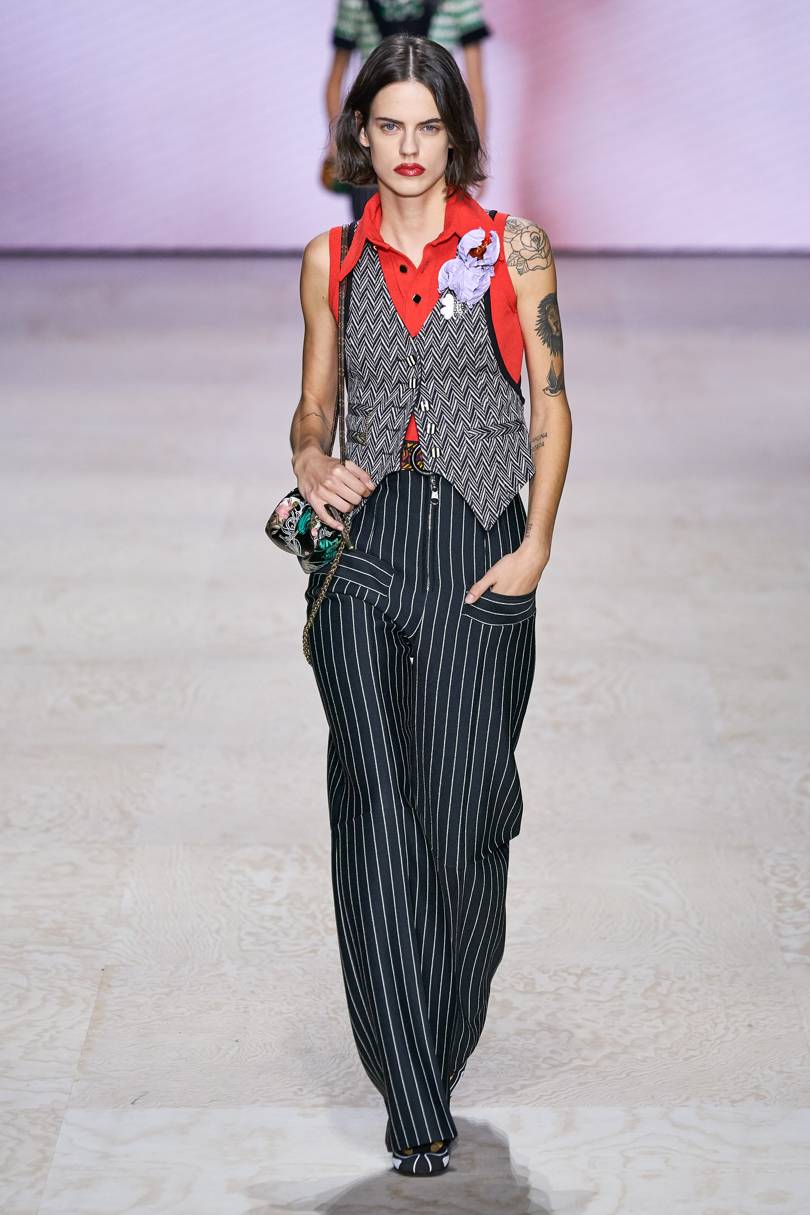 الجيليه بطبعات chevron ضمن عرض لويس فويتون Louis Vuitton