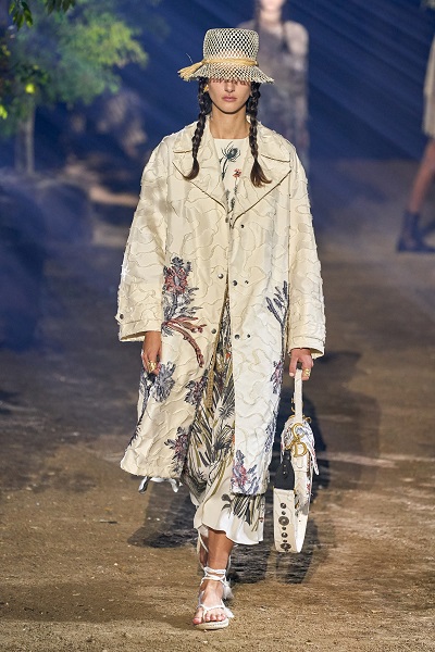المعطف المطبع من كريستيان ديور Christian Dior
