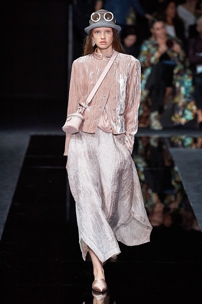 النيود تواجد على منصة إمبوريو أرماني Emporio Armani