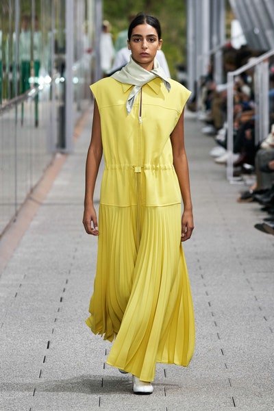 السكارف على منصة لاكوست Lacoste
