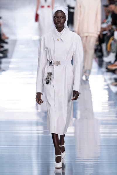 معطف باللون الأبيض من ميزون مارجيلا Maison Margiela