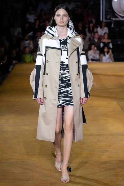 معطف ترنشكوت عصري متعدد الألوان من بربري Burberry